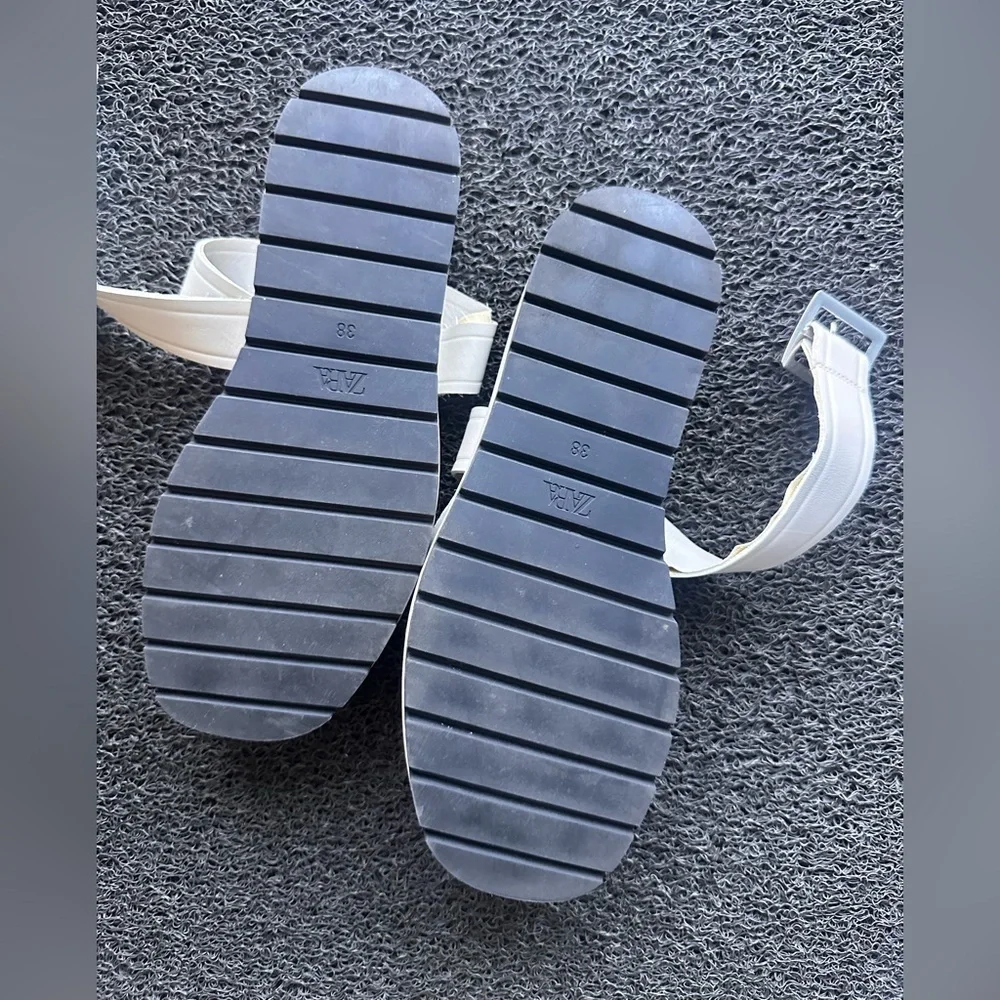 Zara Beige White Women's Sandals size 8‎